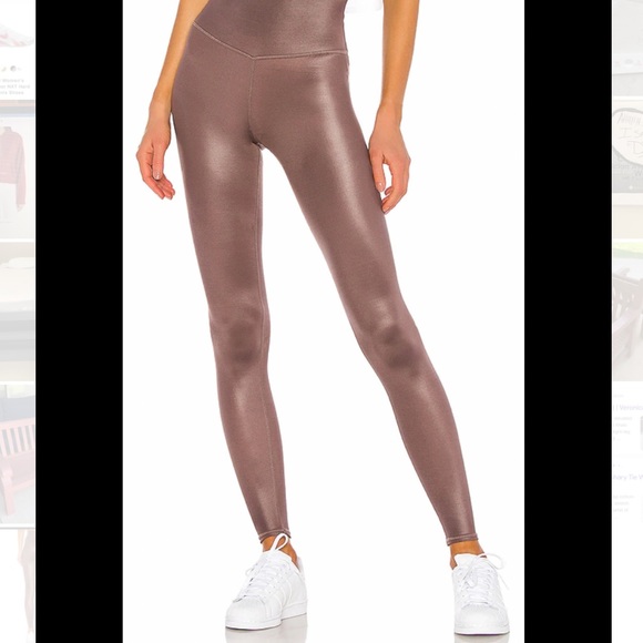 ALO Yoga Pants - Alo High Waist Shine Airbrush Legging in Coco shine